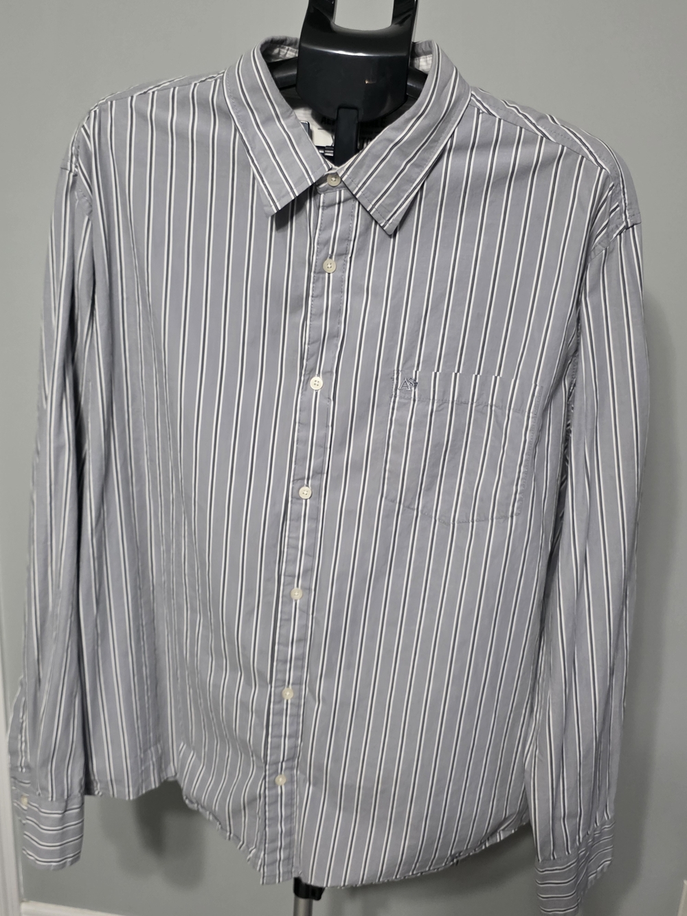 Aeropostale Men’s Gray and White Striped Button-Up Shirt